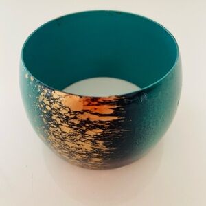 Metal bangle bracelet